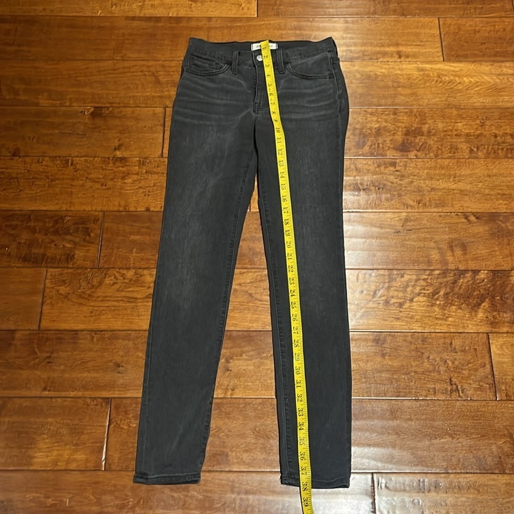 Madewell 9" Mid-Rise Roadtripper Supersoft Jeans in Ashmont Wash - Picture 12 of 16